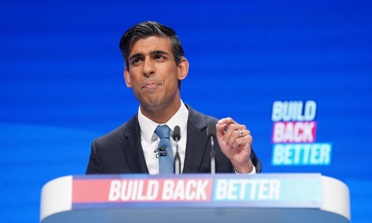 UK Scraps Public Sector Pay Freeze as Economy ‘Back on Track’