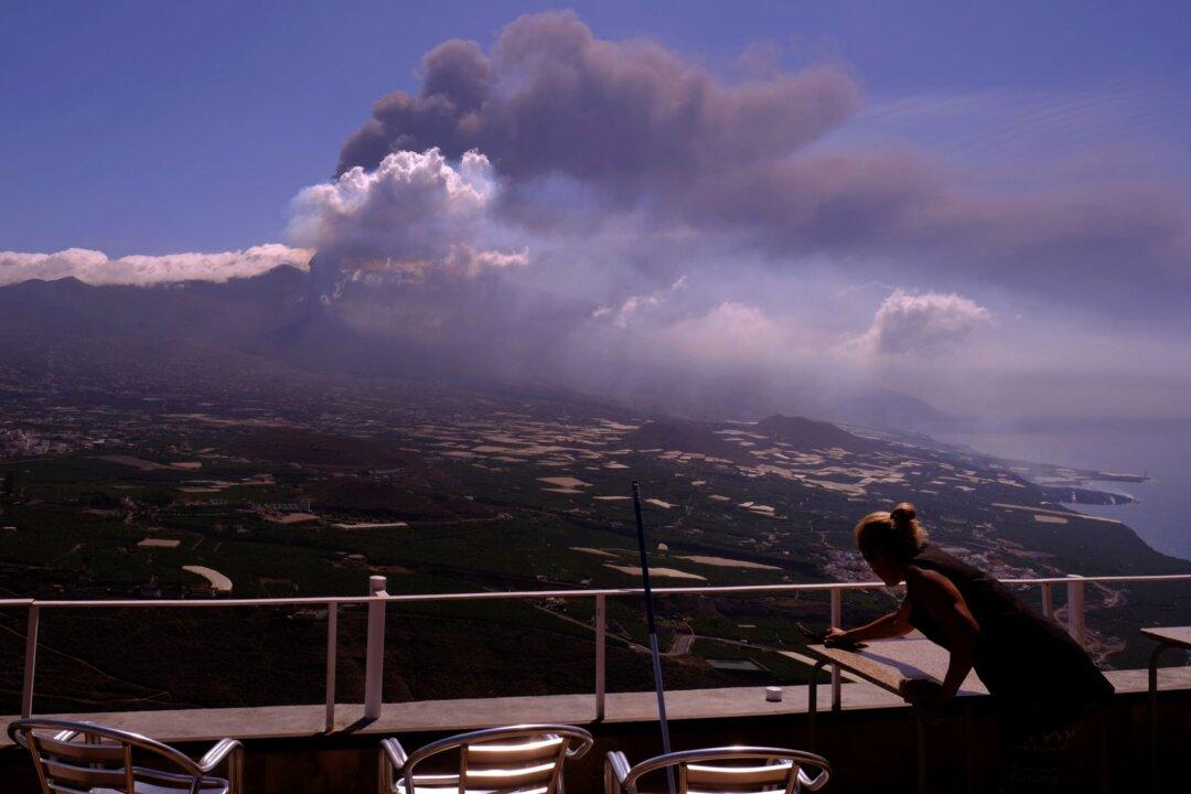 La Palma Island’s Volcano Roars Again, Spewing Thicker Lava