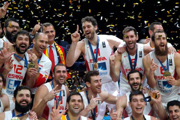 Pau Gasol of Spain, standing center, celebrates with teammates and King Felipe VI of Spain, fourth right, after winning the EuroBasket European Basketball Championship final match against Lithuania at the Pierre Mauroy stadium in Lille, northern France, on Sept. 20, 2015. (Michel Euler/AP Photo)