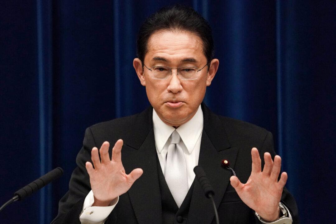 Japan’s New PM Vows to Bolster Economy, Counter Security Threats From China