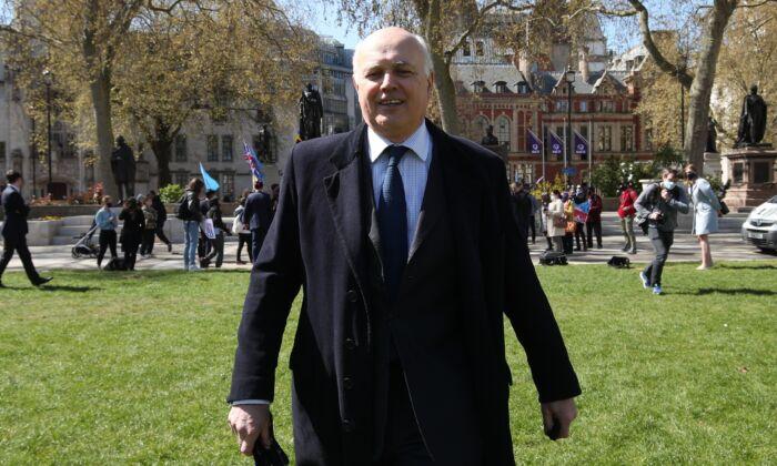 5 Arrested After Sir Iain Duncan Smith Allegedly Hit With a Traffic Cone