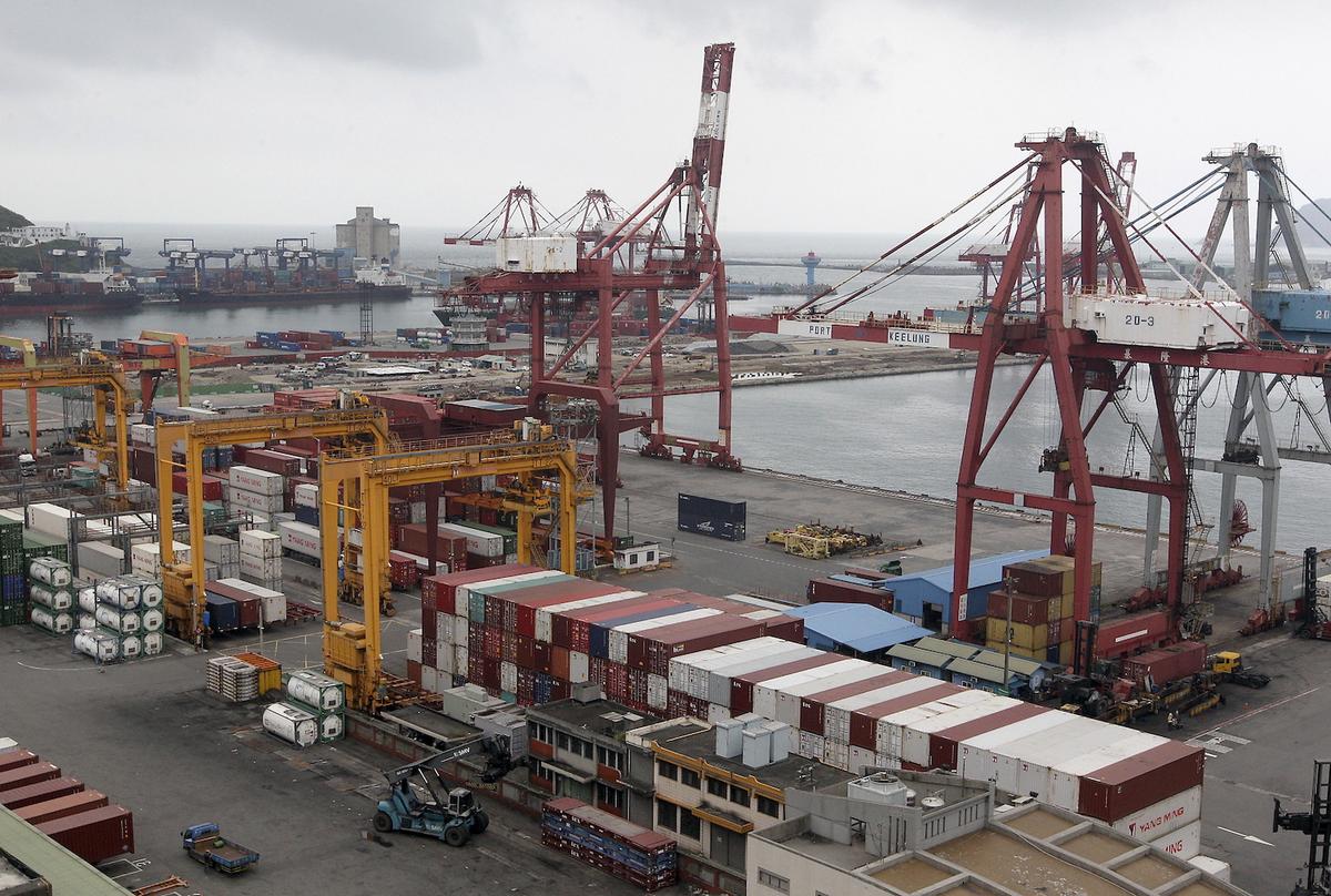 Taiwan September Exports Set to Rise for 15th Straight Month: Poll
