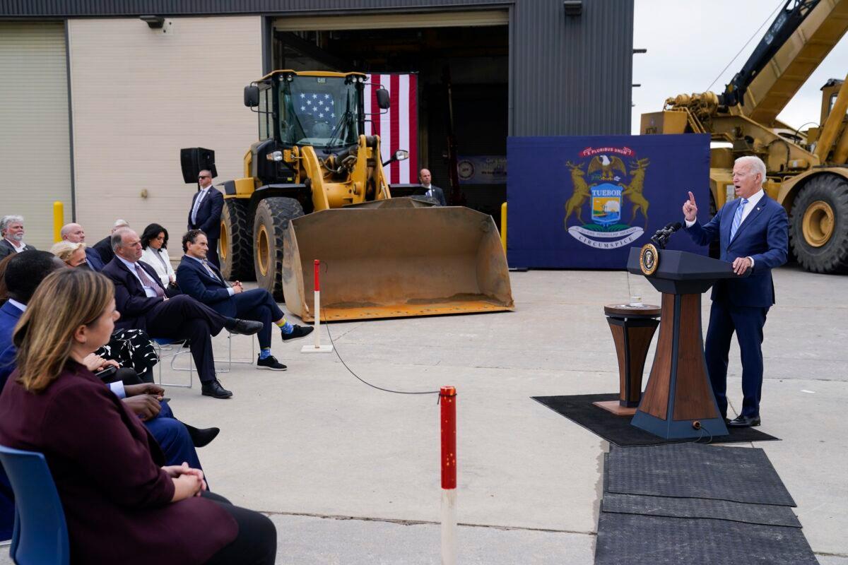 President Joe Biden delivers remarks during a visit to the International Union of Operating Engineers Local 324 in Howell, Mich., on Oct. 5, 2021. (Evan Vucci/AP Photo)