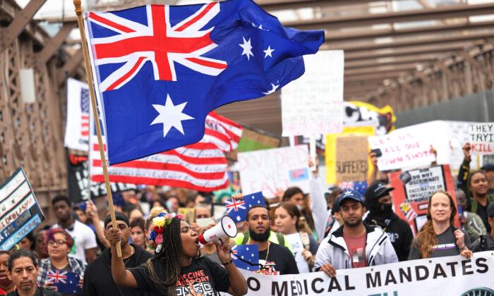 New Yorkers Chant ‘Save Australia’ in Protest Against Vaccine Mandates