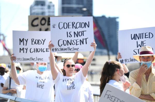 Protesters march across Victoria Bridge during a rally against a mandatory COVID-19 vaccine in Brisbane, Australia, on Oct. 1, 2021. (Dan Peled/Getty Images)