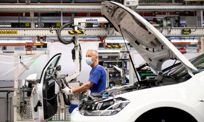 Strong Domestic Demand Boosts German Industrial Orders in December