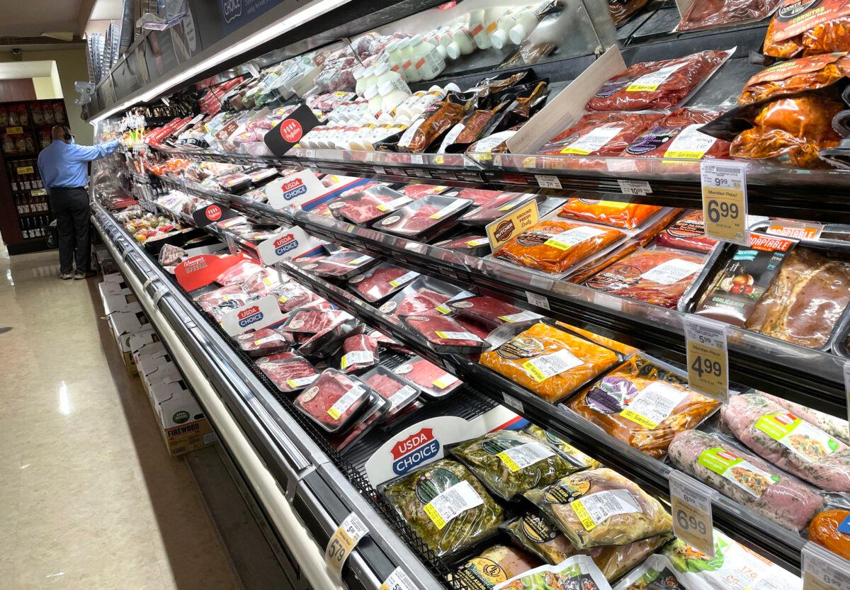 A customer shops for meat at a Safeway store in San Francisco, on Oct. 4, 2021. (Justin Sullivan/Getty Images)