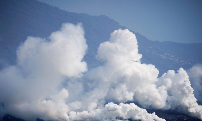 Volcanic Ash Buildup Shuts Airport on La Palma in Spain’s Canary Islands