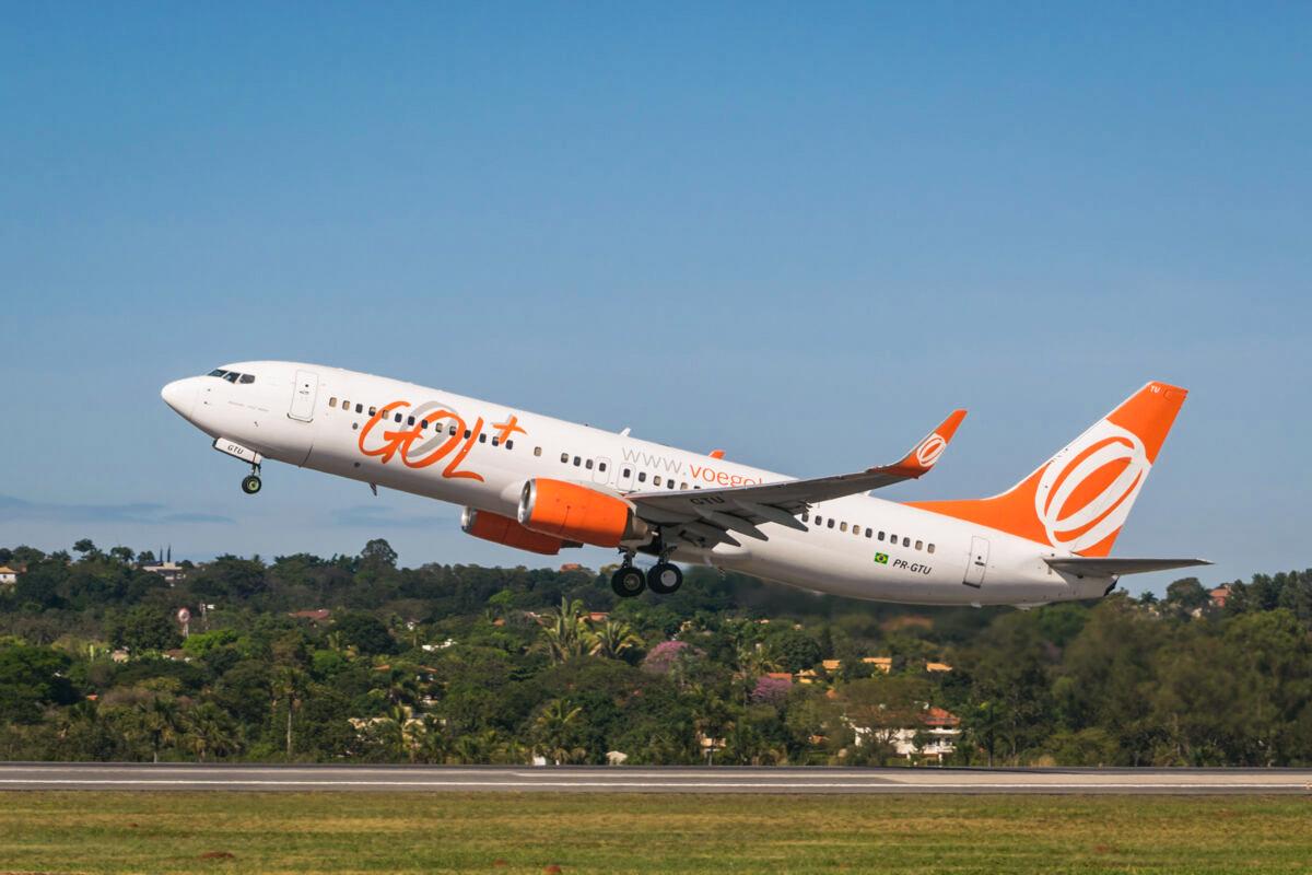 Aviation Workers Urged to ‘Hold Their Ground,’ Sue Employers Over Vaccine Mandate