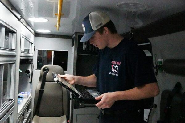 EMS worker Ethan Webber readies an ambulance in Chattanooga, Tenn., on Oct. 4, 2021. (Jackson Elliott/The Epoch Times)