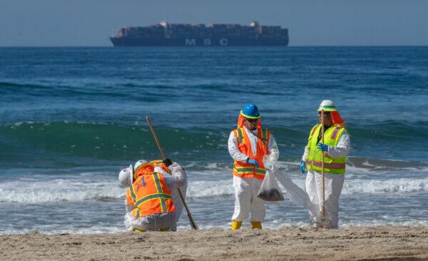 Clean-up efforts are underway in Huntington Beach, Calif., to clean a massive oil spill that struck the coastline on Oct. 5, 2021. (John Fredricks/The Epoch Times)