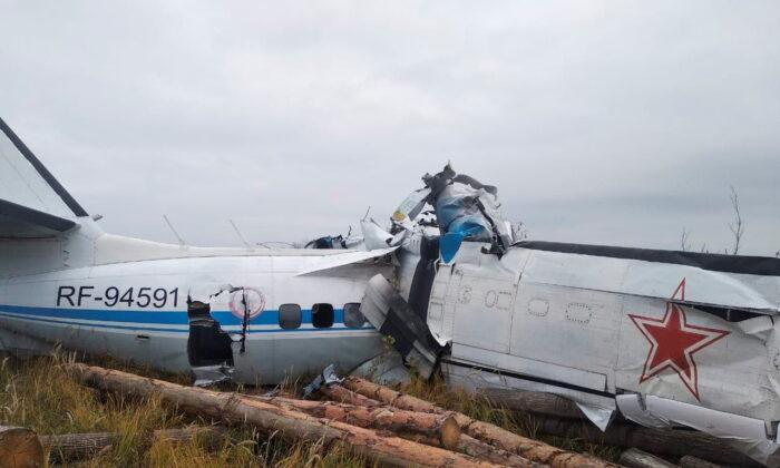 Russian Plane Carrying Parachutists Crashes, 16 Killed