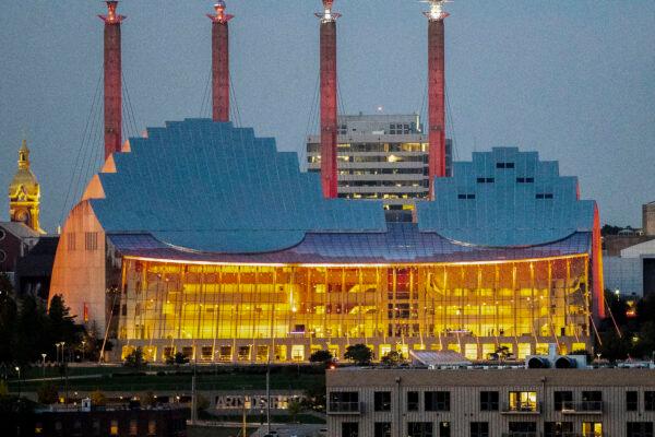 Kauffman Center for the Performing Arts in Kansas. (Hu Chen/The Epoch Times)