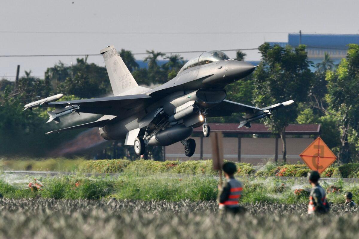  An armed U.S.-made F-16 fighter jet takes off from a motorway in Pingtung, southern Taiwan, during the annual Han Kuang drill on Sept. 15, 2021. (Sam Yeh/AFP via Getty Images)