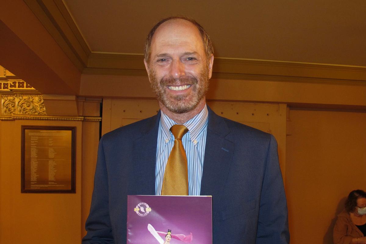 Shen Yun Delights the Windy City