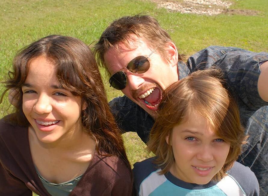 (L–R) Samantha (Lorelei Linklater), Mason Sr. (Ethan Hawke), and  Mason Jr. (Ellar Coltrane), in "Boyhood." (IFC Films/Universal Pictures)