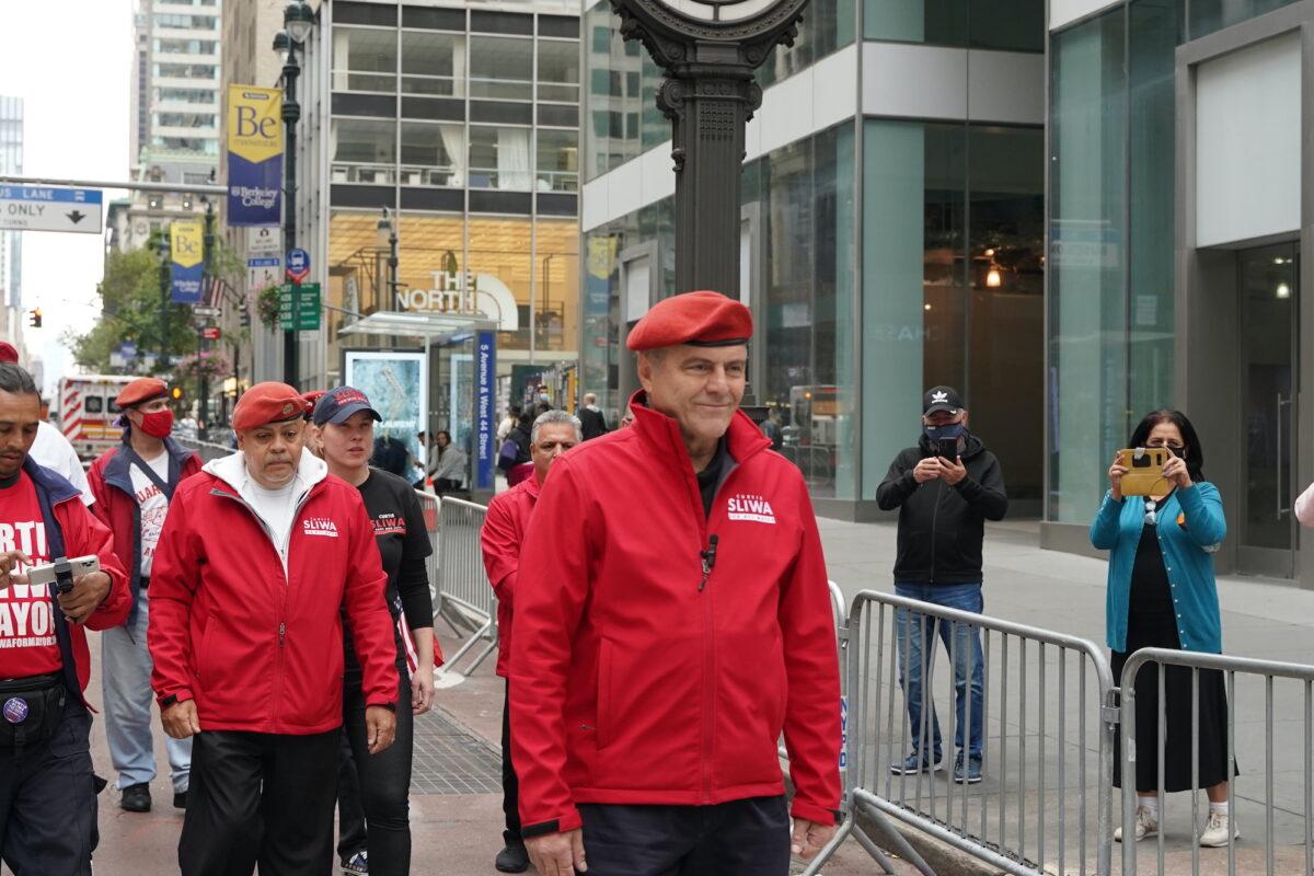 Mayoral candidate Curtis Sliwa participates in the Columbus Day parade, Manhattan, N.Y., on Oct. 11, 2021. (Enrico Trigoso/The Epoch Times)