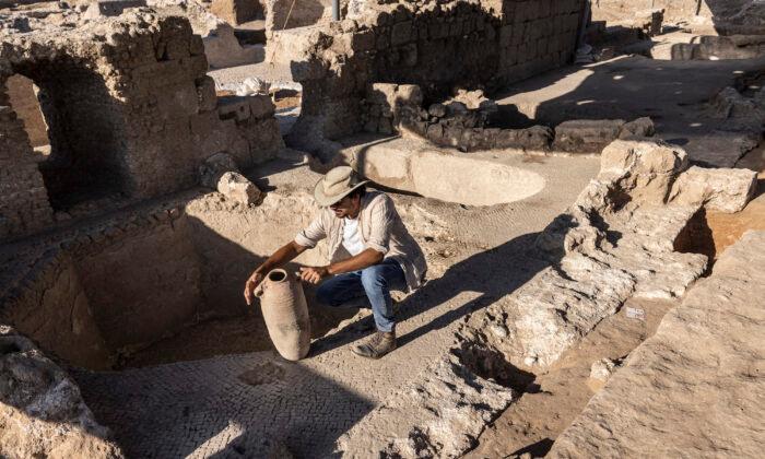 Israeli Archaeologists Discover Ancient Winemaking Complex