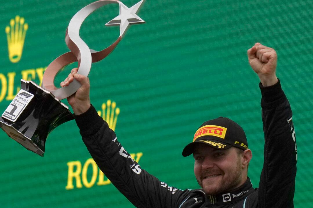 Bottas Wins, Frustrated Hamilton Loses F1 Lead to Verstappen