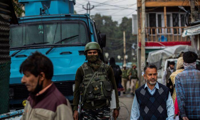 Indian Troops Kill 5 Suspected Militants in Kashmir Fighting