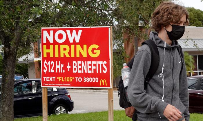 Clear Signs US Jobs Market is Cooling: Analyst