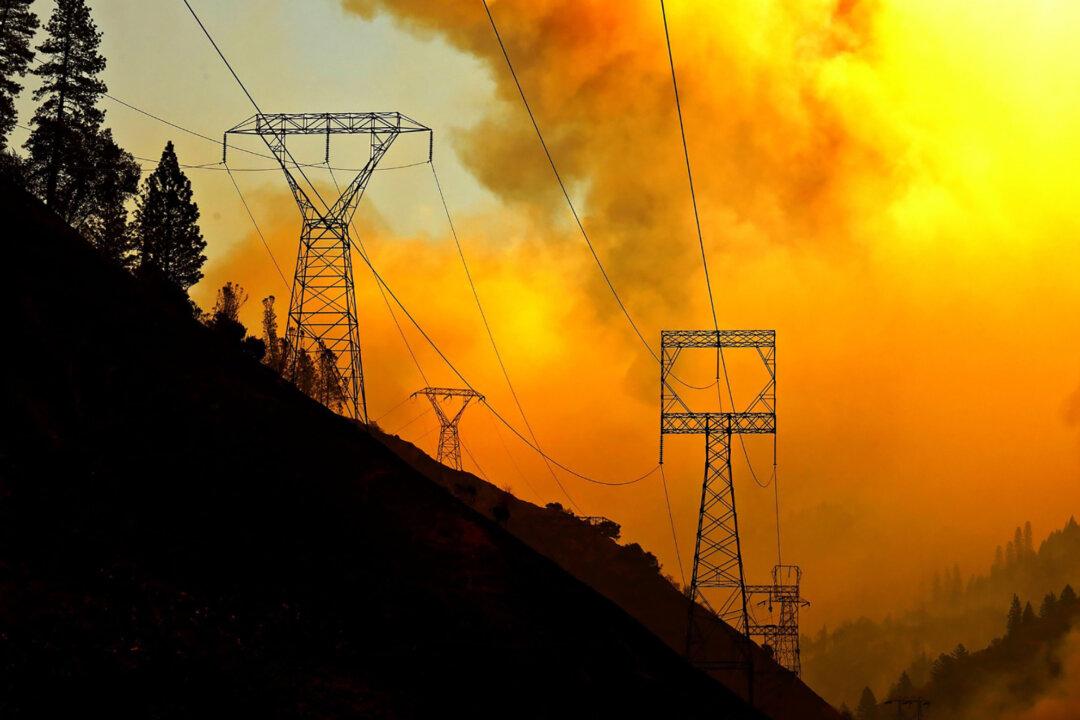 PG&E Shuts Off Electricity for 25,000 People in California Due to Fire Conditions