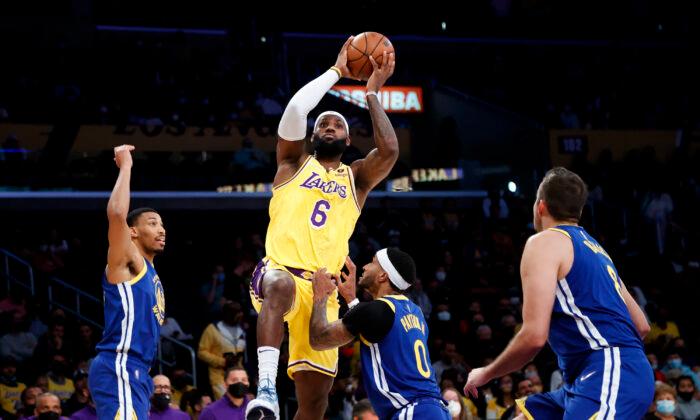 Lakers Debut Their New ‘Big 3’ in 111-99 Loss to Warriors