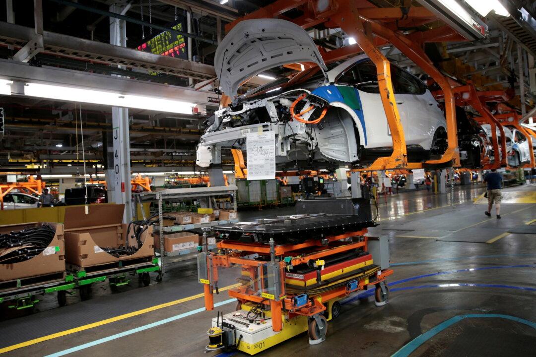 GM Extending Bolt Production Halt for Two Additional Weeks