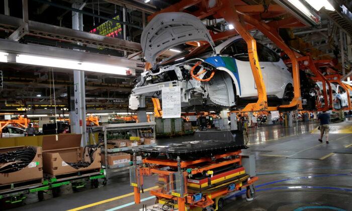 GM Extending Bolt Production Halt for Two Additional Weeks