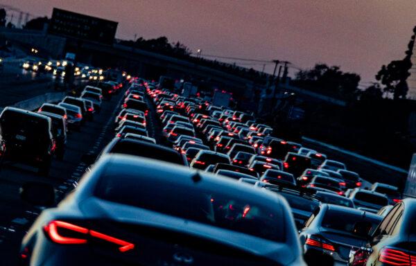 Traffic on California's 405 freeway on Oct. 13, 2021. (John Fredricks/The Epoch Times)