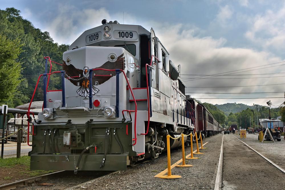 The Great Smoky Mountains Railroad train is ready to depart from Bryson City, N.C. (Jason Schronce/Shutterstock)