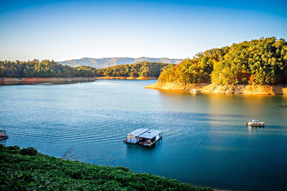 A view of Fontana Lake. (digidreamgrafix/Shutterstock)