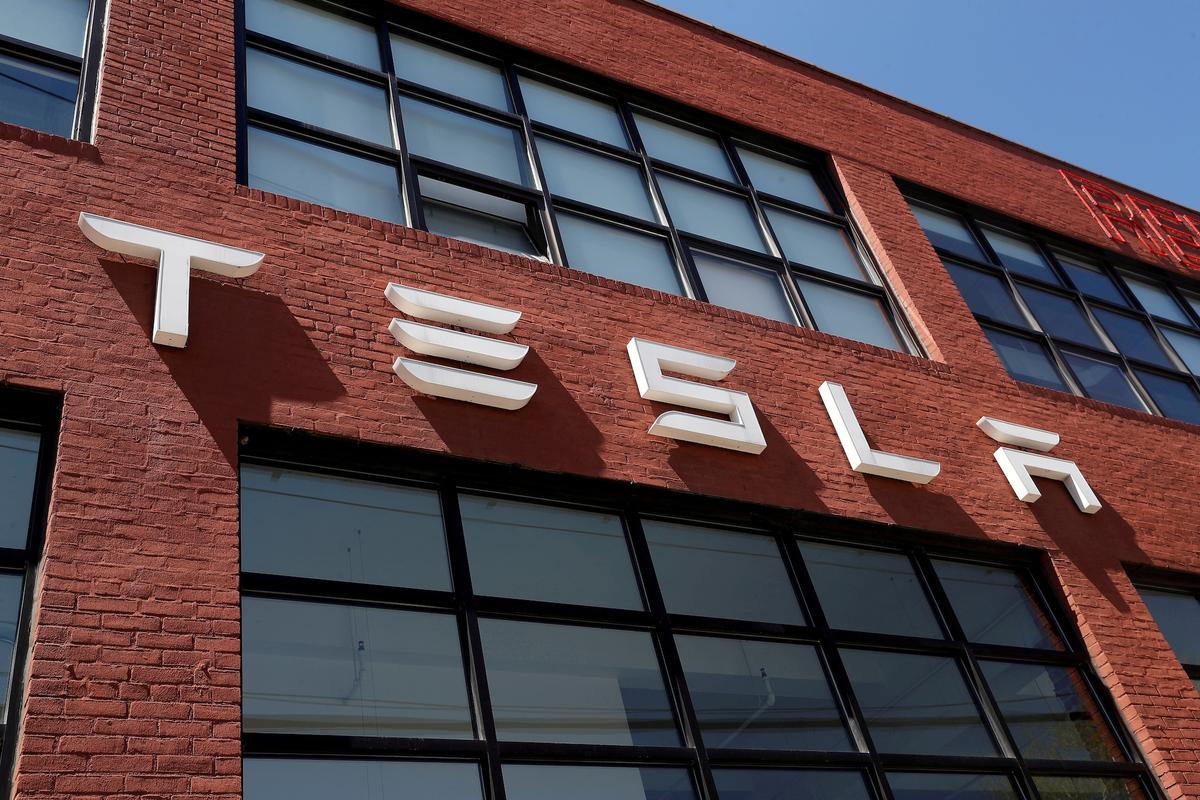 Tesla Directors Get Softer Support, Shareholder Proposal Gains Traction