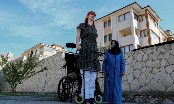 World’s Tallest Woman Says It’s Ok to Stand Out