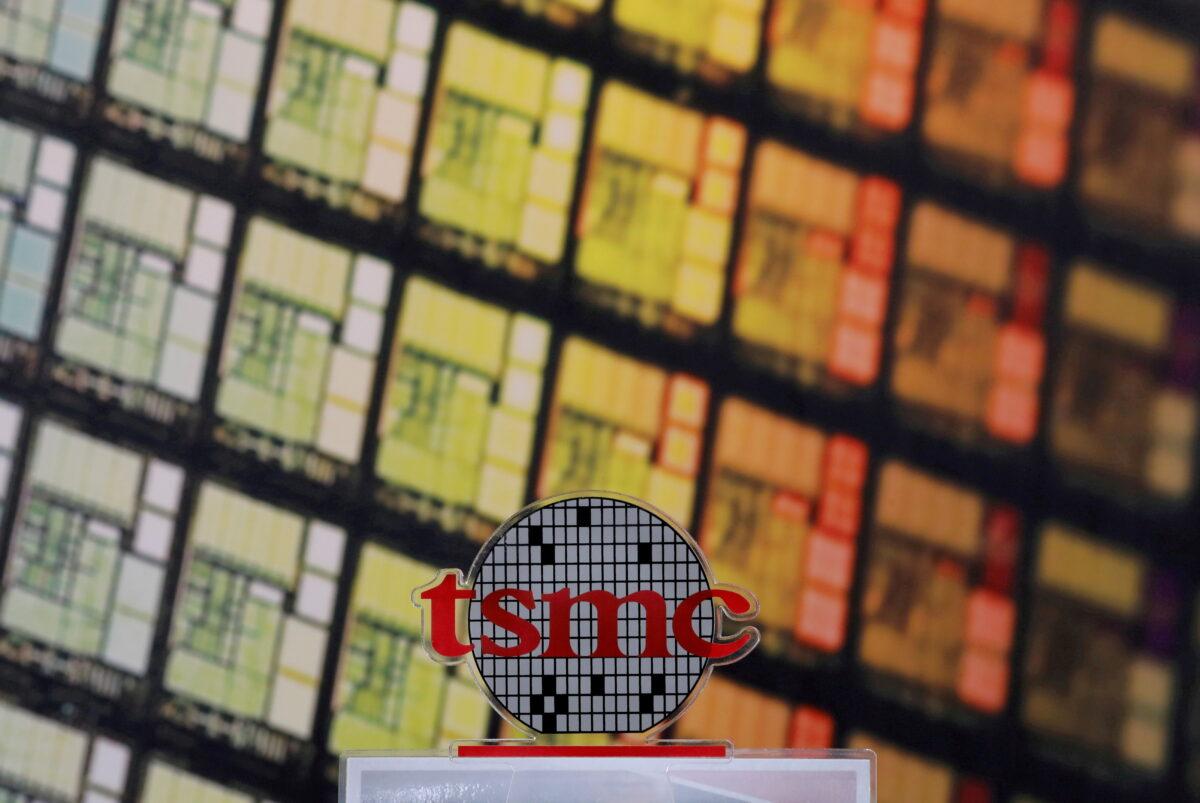  A logo of TSMC at its headquarters in Hsinchu, Taiwan, on Aug. 31, 2018. (Tyrone Siu/Reuters)