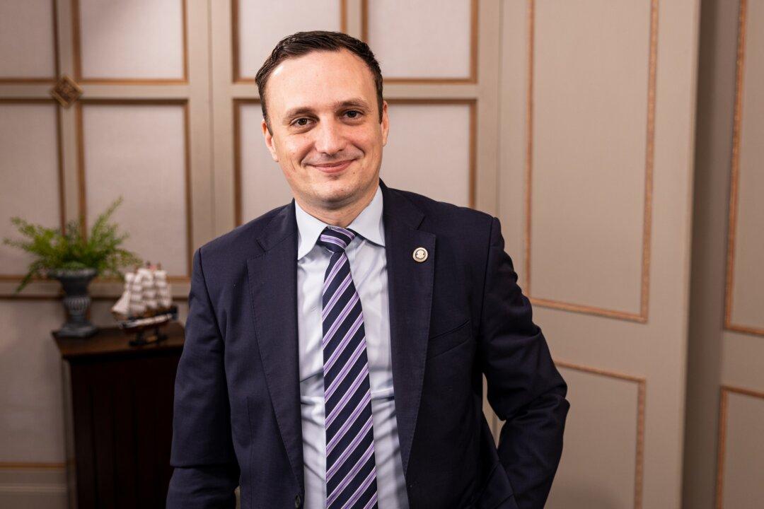 CCP Poses ‘Insider Threat’ to American Companies: Former Pentagon Official