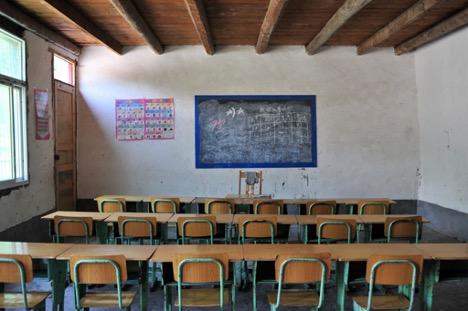 Zhaikeqiao primary school in Tielou Village, in rural China. Students of all grades sit in one classroom because there are not enough school buildings and teachers. (Courtesy of Dong Feng)