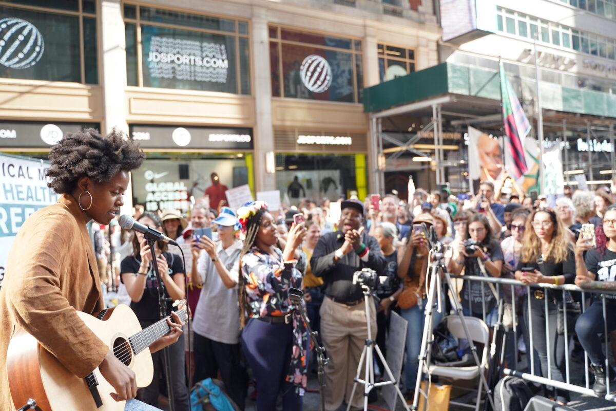 Victory Boyd sings at Broadway Rally For Freedom in Manhattan, New York, on Oct. 16, 2021. (Enrico Trigoso/The Epoch Times)
