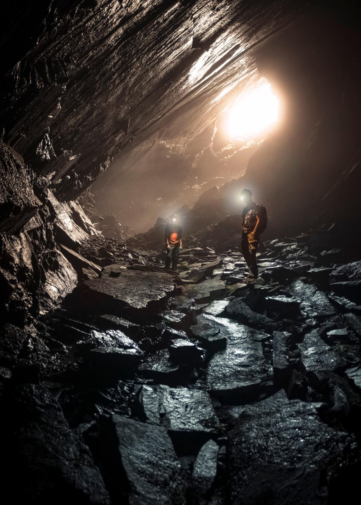 These incredible photos of slate mines show the mystery hidden deep beneath the ground in Wales. (Courtesy of Caters News)