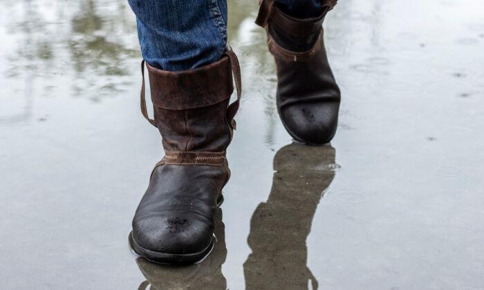 How to Remove Salt Stains on Leather Boots
