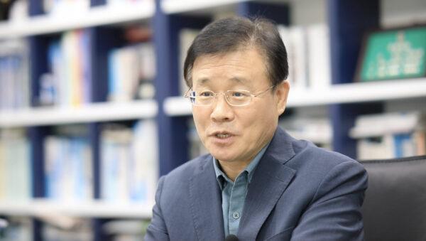 Yoo Dong-yeol, president of the Korea Institute of Liberal Democracy. (New Tang Dynasty video/ Screenshot via The Epoch Times)