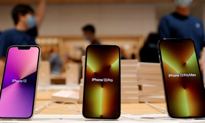 Apple to Sell Fewer iPhones as Chip Crisis Bites, JP Morgan Says