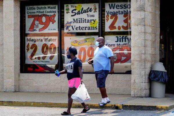 Shoppers leave a Piggly Wiggly supermarket in Columbus, Ga., on Sep. 8, 2020. (Elijah Nouvelage/Reuters)