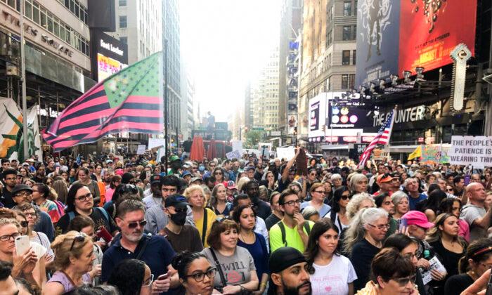 Thousands Protest Against Vaccine Mandates at ‘NYC Broadway Rally for Freedom’