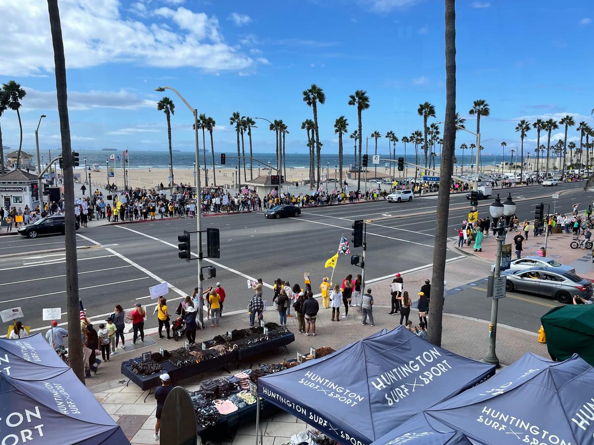 Hundreds Rally Against Student COVID-19 Vaccine Mandate in Huntington Beach