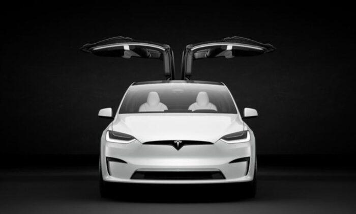 Tesla Finally Begins Refresh Model X Deliveries