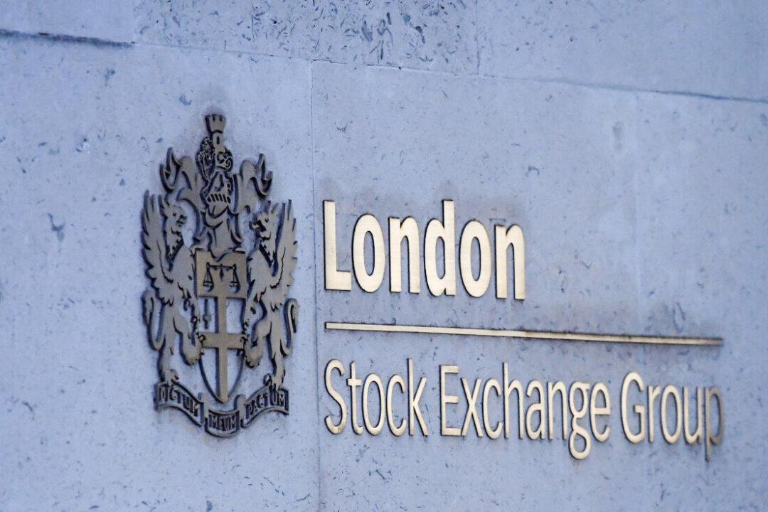 World Stocks at 1-Month High as Bond Yields Soften