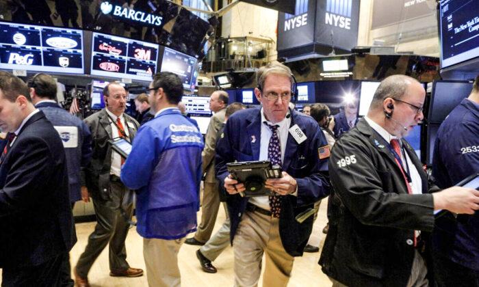 S&P, Nasdaq Enjoy Boost From Big Tech Firms, Dow Ends a Hair Lower