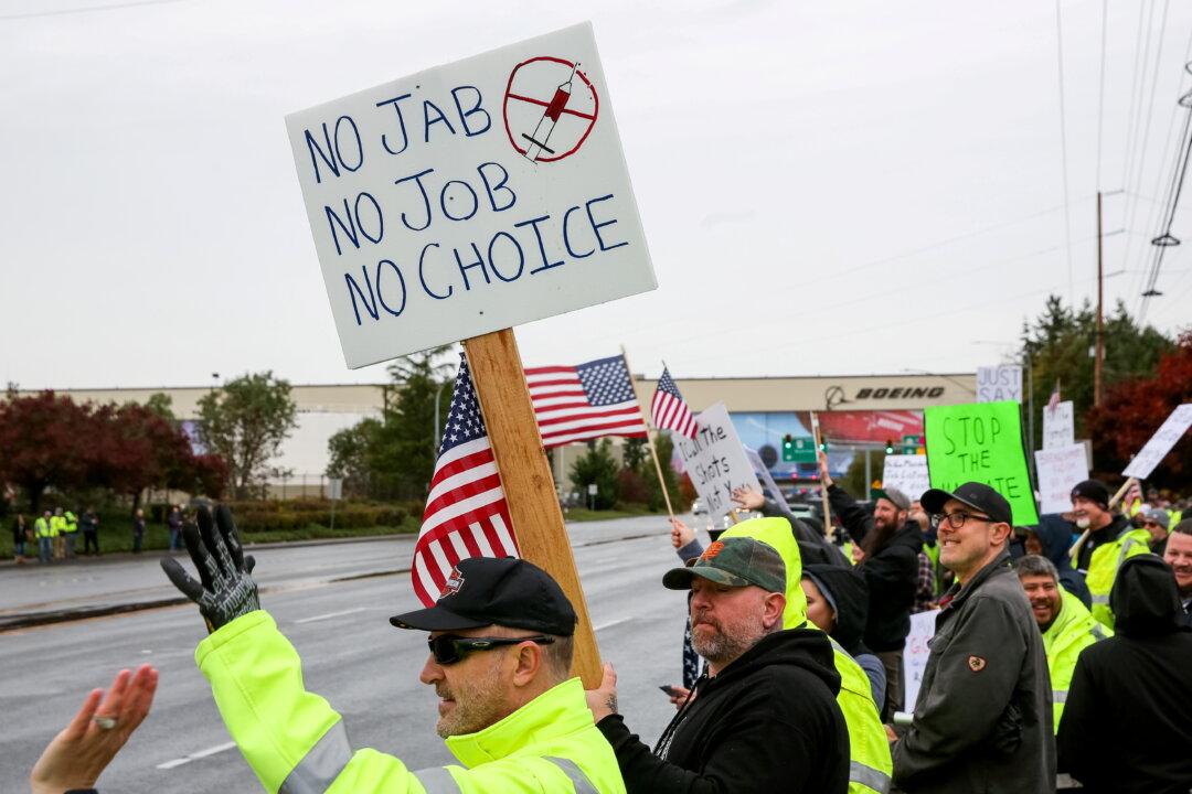 US Workers Face Job Losses as COVID-19 Vaccine Mandates Kick In