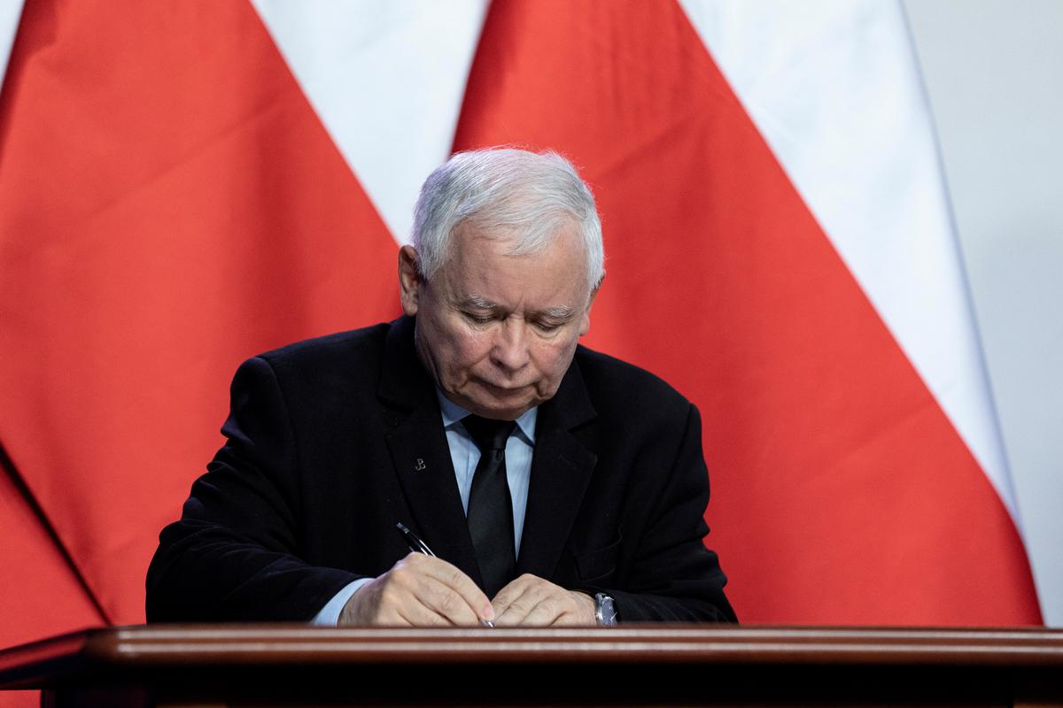 Russia Is Making EU Climate Goals Look ‘Ridiculous,’ Says Poland’s Kaczynski